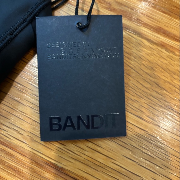 NWT - BLACK - Bandit Scoop Neck Race Crop, large, built in bra - Picture 7 of 7